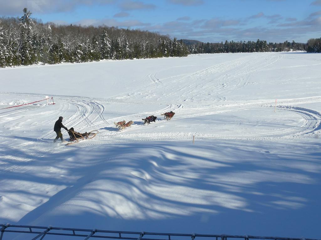 Auberge Du Lac Morency Saint Hippolyte エクステリア 写真